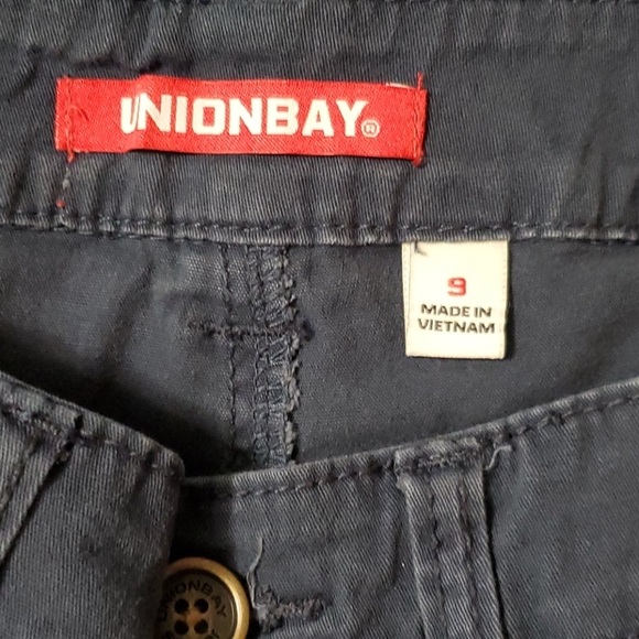 Shorts - Picture 2 of 3